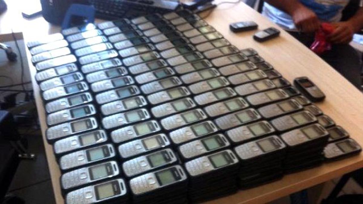 Hakkari'den Kargoyla Gaziantep'e Gönderilen 705 Kaçak Cep Telefonu Ele Geçti