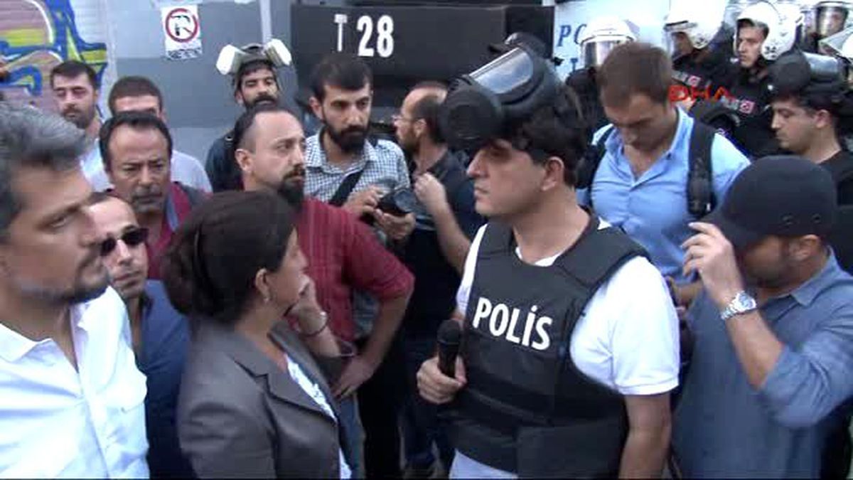 Hdp\'lilerin Protesto Yürüyüşüne Polis İzin Vermedi