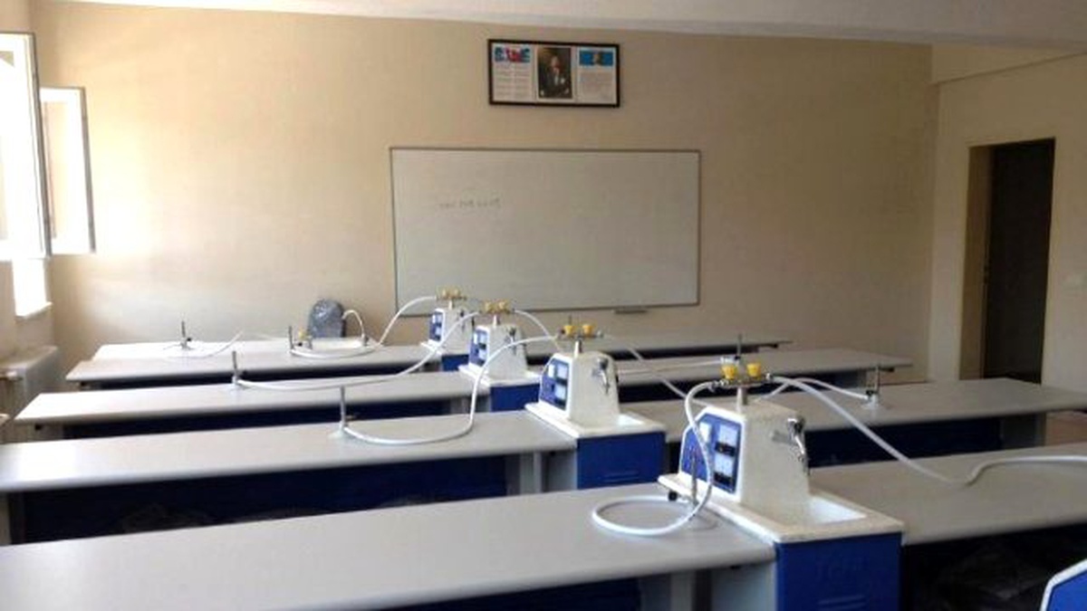 Hisarcık Anadolu Lisesi\'ne Yeni Fen Bilimleri Laboratuarı