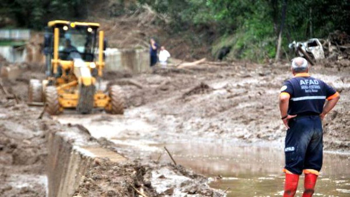 Hopa'da Sular Çekildi, Felaketin Boyutu Ortaya Çıktı