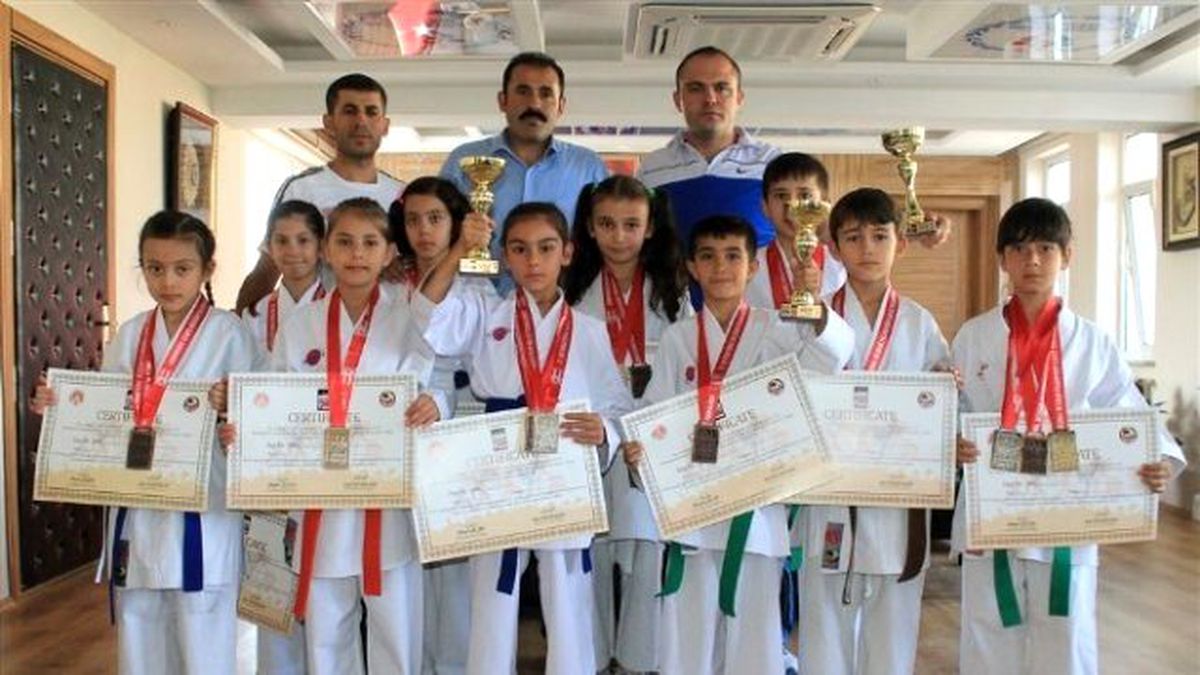 Karaman Karate Takımı Madalyalarla Döndü