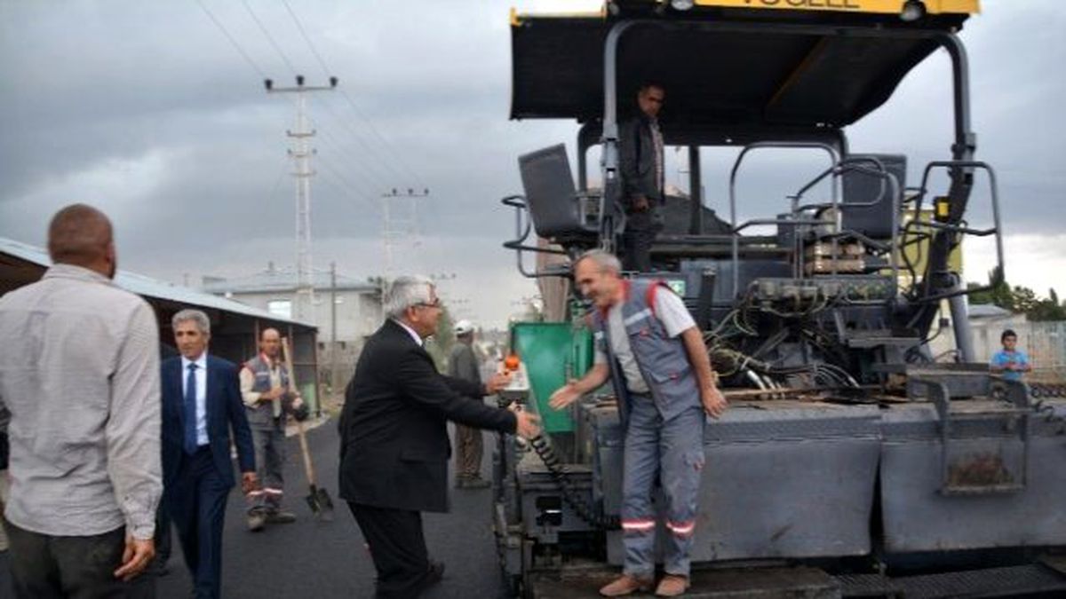 Kars Belediyesi\'nin Asfalt Çalışmaları Devam Ediyor