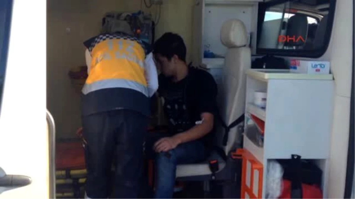Konya\'da Ambulansa Yol Vermek İsteyen İşçi Servisine Tır Çarptı