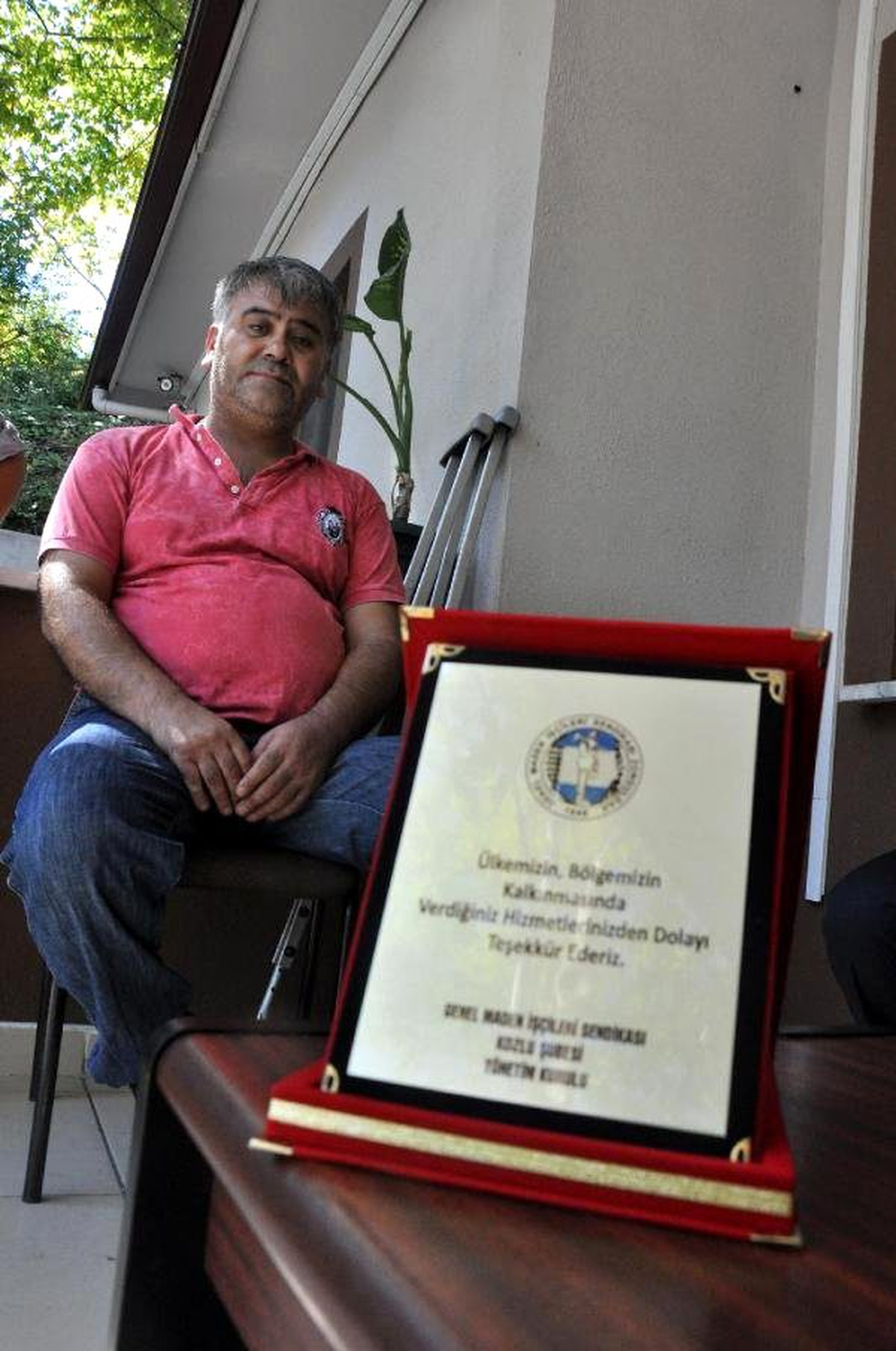 Maden Ocağında Emekliye Ayrılan İşçiye Plaket Uygulaması