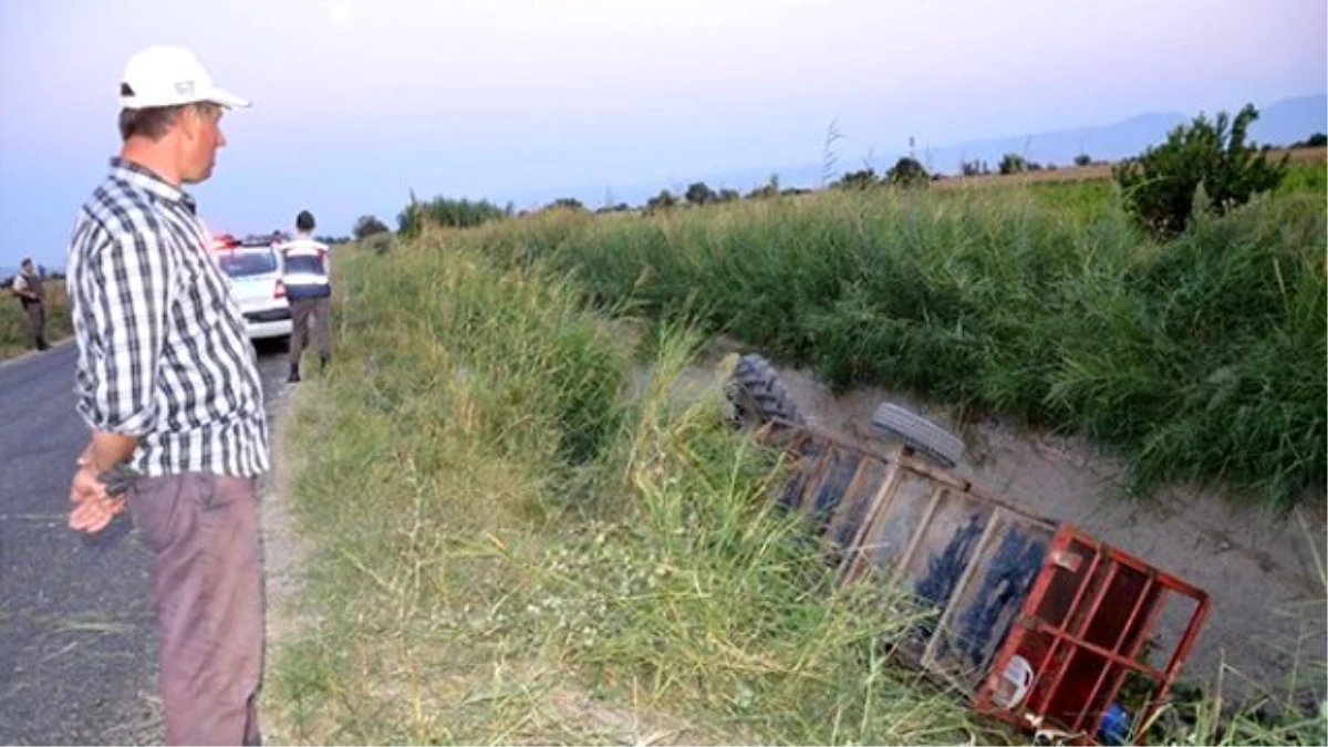 Manisa\'da İki Traktör Su Kanalına Uçtu: 19 Yaralı