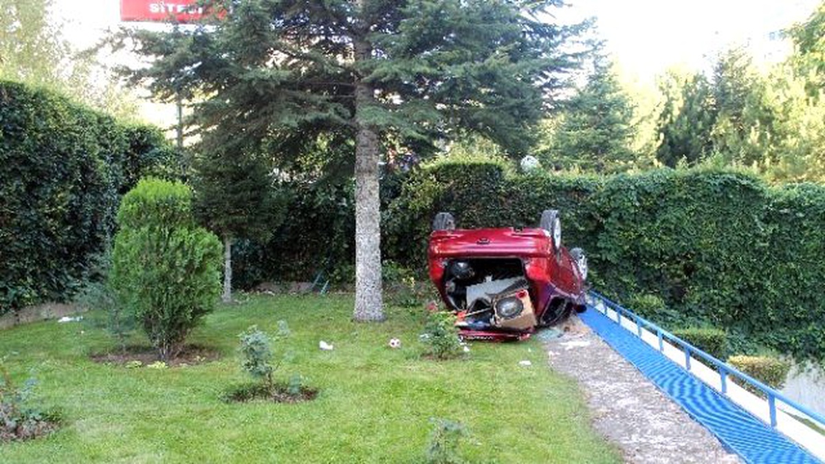 Gençlerin Drift Eğlencesi Kazayla Bitti: 4 Yaralı