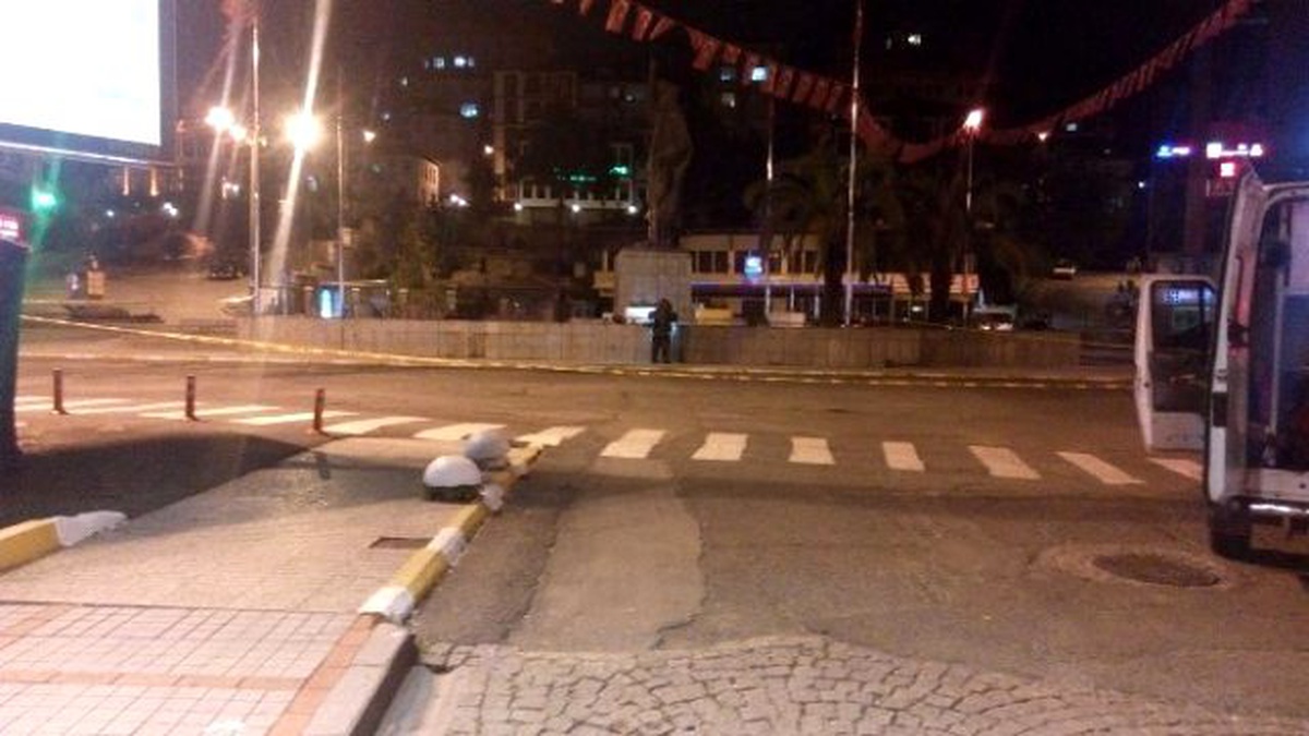 Rize Meydanına Bırakılan Çantalara Şüpheli Paket Alarmı