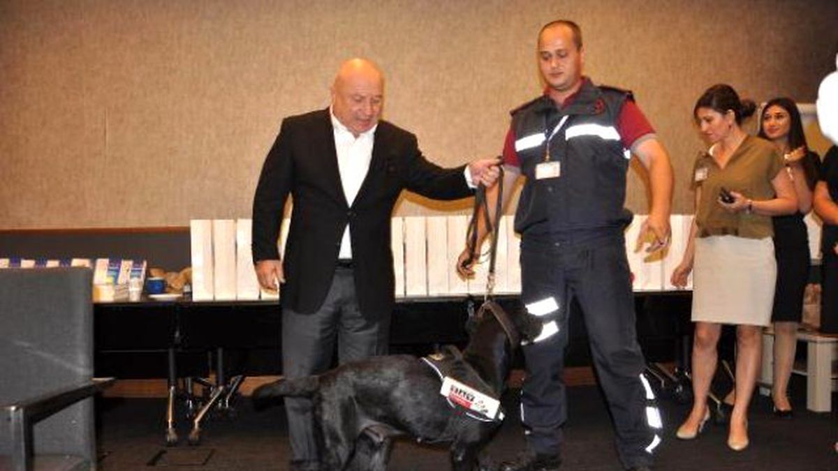 Sani Şener\'in Yeni Personeli Hido