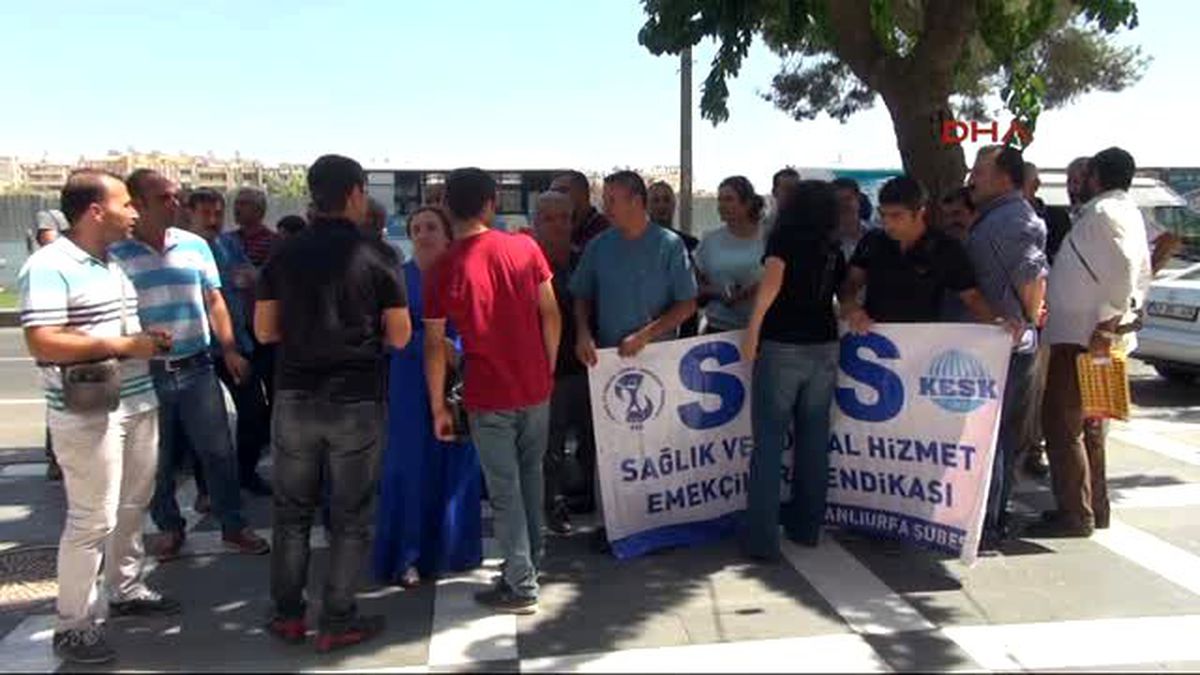 Şanlıurfa?da Sağlıkçılardan Oturma Eylemi