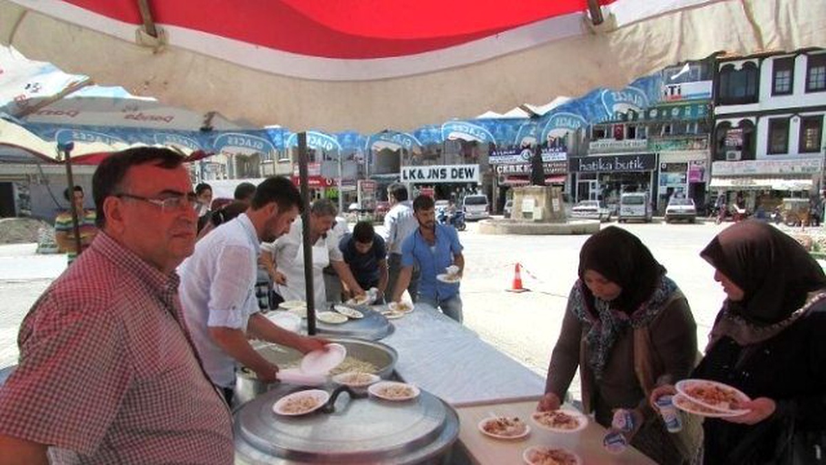 Şehit Astsubay Ahmet Yumak Anısına Mevlit Okutulup Yemek Dağıtıldı