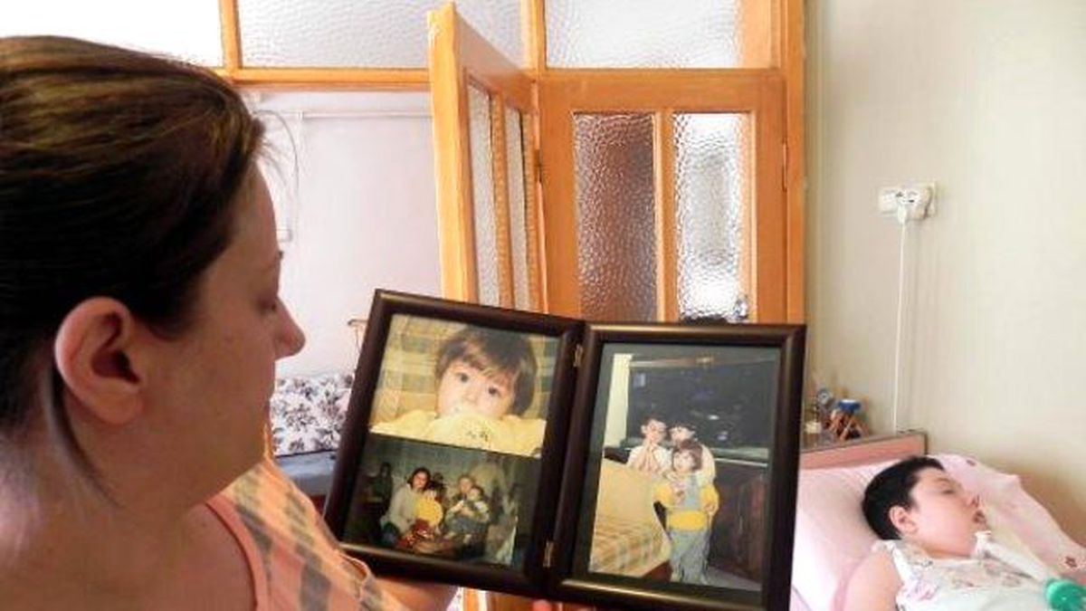 Tedavisi Olmayan Kızını İyileştirecek İlacın Bulunmasını Bekliyor