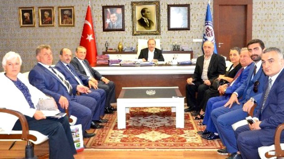 Trabzon Dernekler Federasyon Başkanı Demir\'den Başkan Gümrükçüoğlu\'na Ziyaret