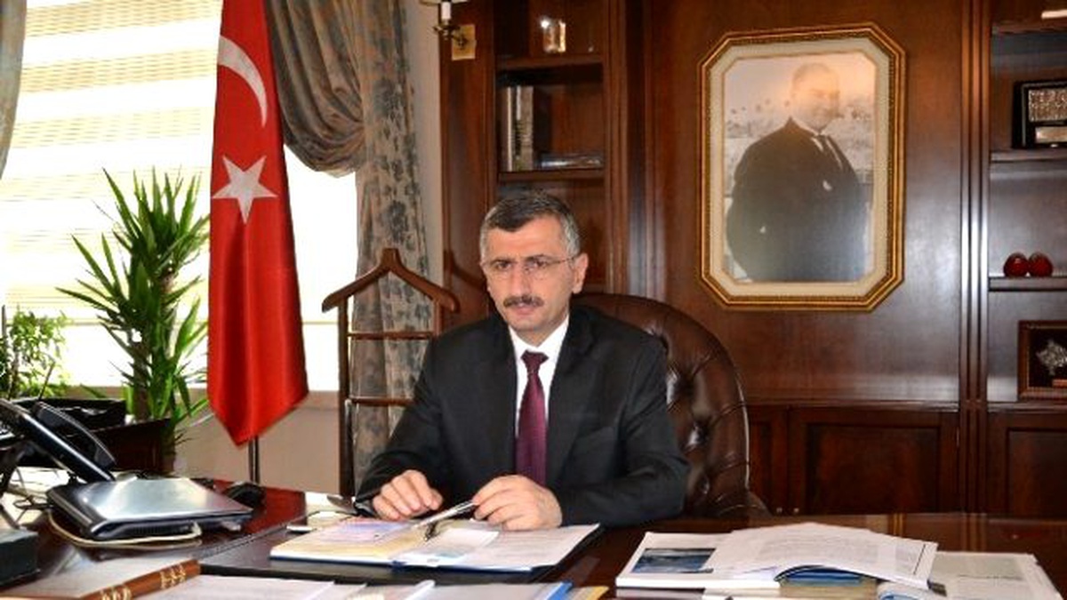 Vali Bektaş\'tan Zafer Bayramı Kutlaması