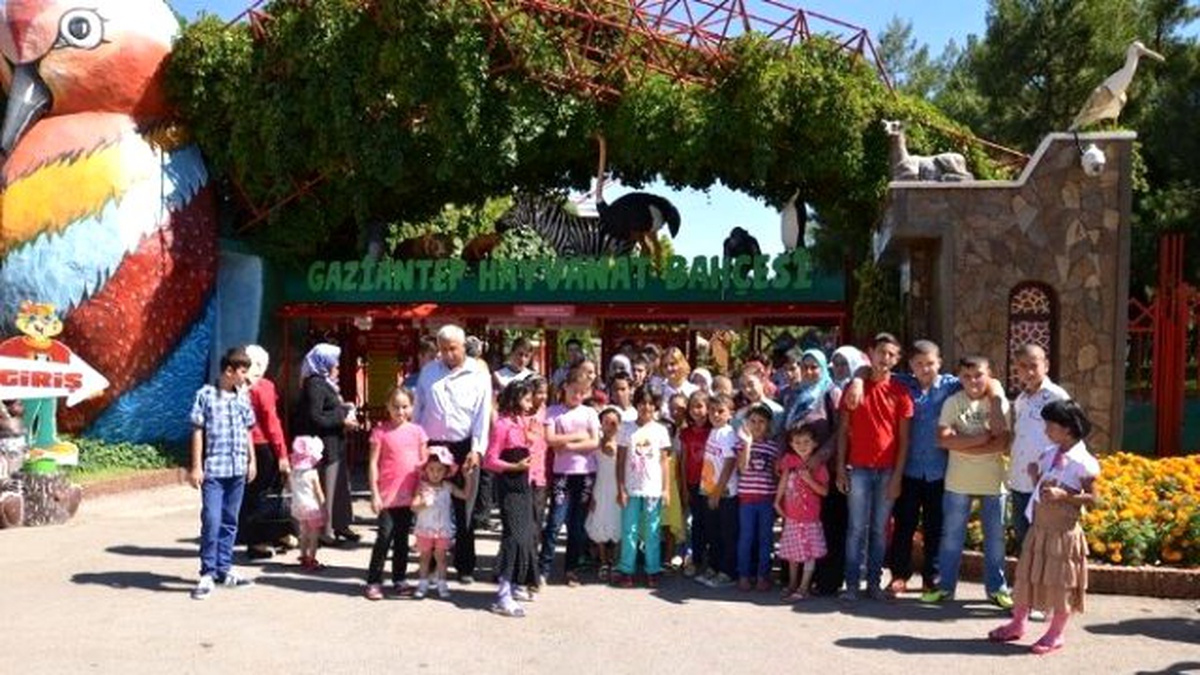 Yetim Çocuklara Hayvanat Bahçesi Gezisi