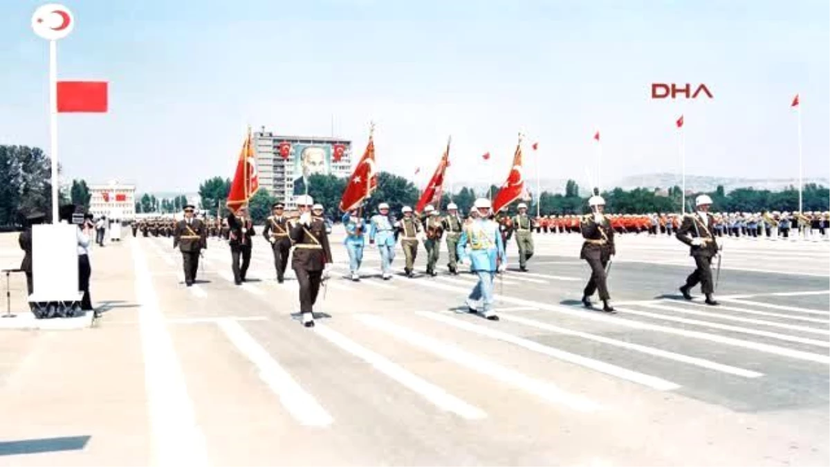 1963-1990 Yılları Arasındaki 30 Ağustos Zafer Bayramı Törenlerinden Fotoğraflar