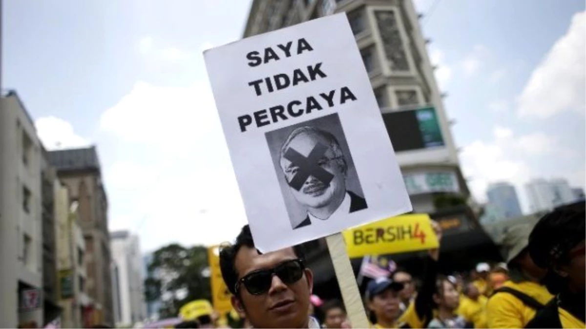 Adı Yolsuzluğa Karışan Malezya Başbakanı Protesto Edildi