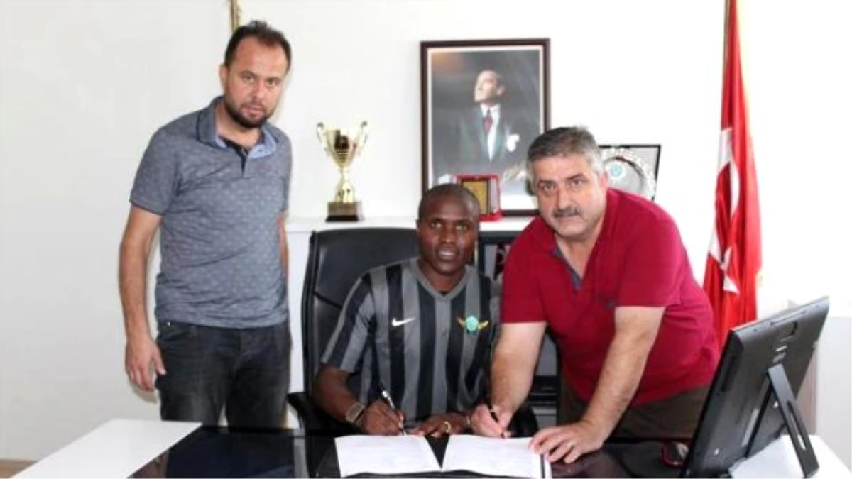 Akhisar Belediyespor N\'guemo ile 3 Yıllık Sözleşme İmzaladı