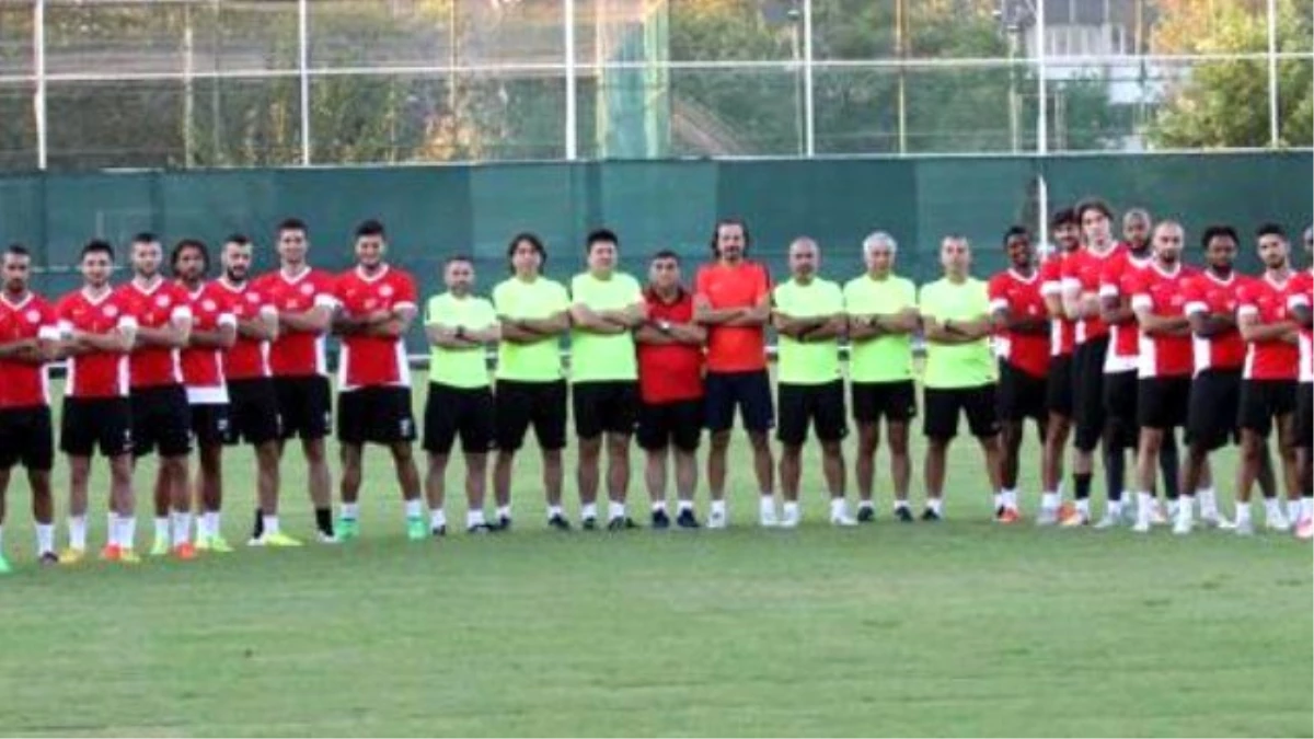 Antalyaspor\'da 4 Kıta 8 Ülkeden 27 Futbolcu