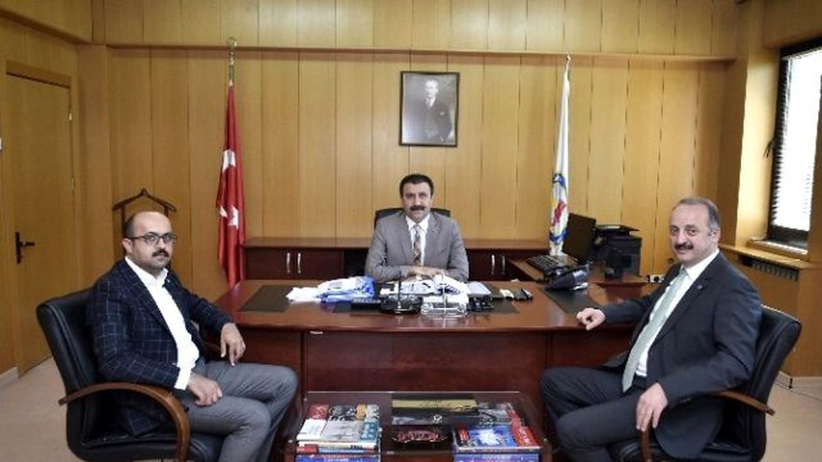Başkan Akgül\'den Eski Kaymakama Yeni Görevinde Başarı Ziyareti