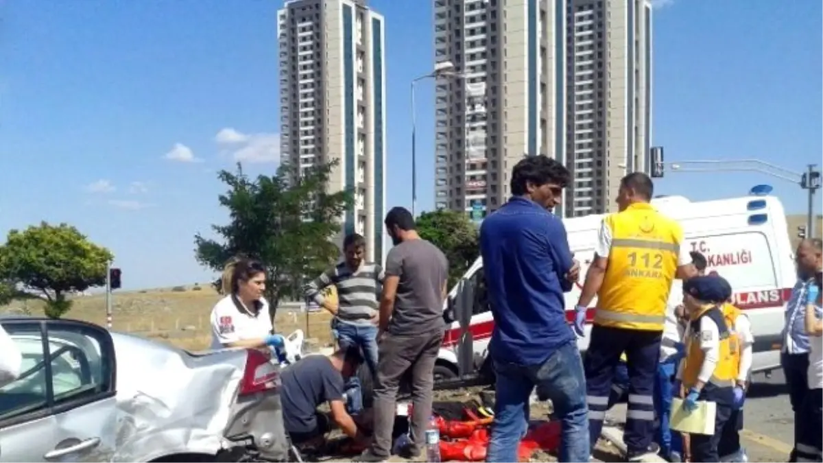 Başkent\'te Trafik Kazası: 3 Yaralı