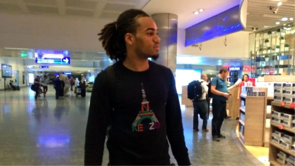 Galatasaray\'ın Yeni Transferi Denayer İstanbul\'a Geldi