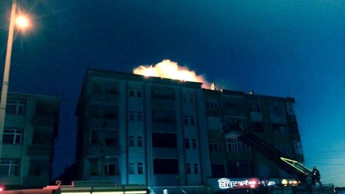 Sakarya\'da Çatı Yangını Korkuttu