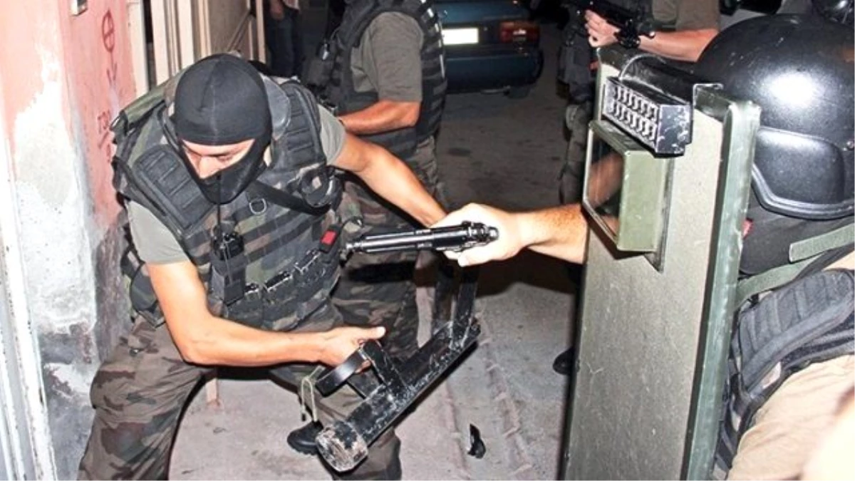 Şanlıurfa\'da Polisten Polise Baskın! Birbirlerini Vuracaklardı