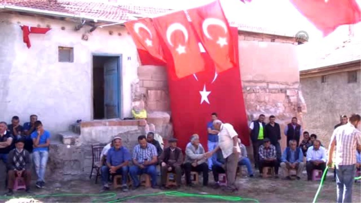 Vali Ceylan, Şehit Polis Güneş\'in Ailesine Taziye Ziyaretinde Bulundu