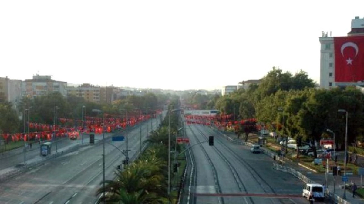 30 Ağustos Zafer Bayramı Nedeniyle İstanbul\'da Bazı Yollar Trafiğe Kapatıldı
