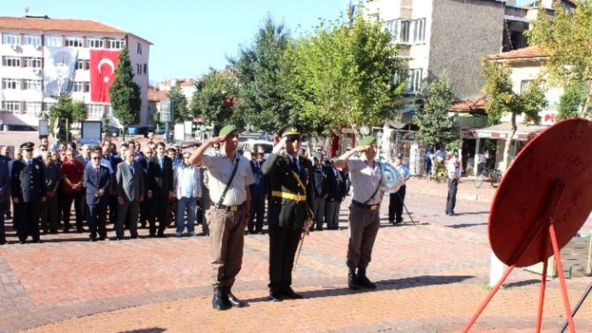 30 Ağustos Zafer Bayramı Tavşanlı\'da Çelenk Sunumu ile Gerçekleşti