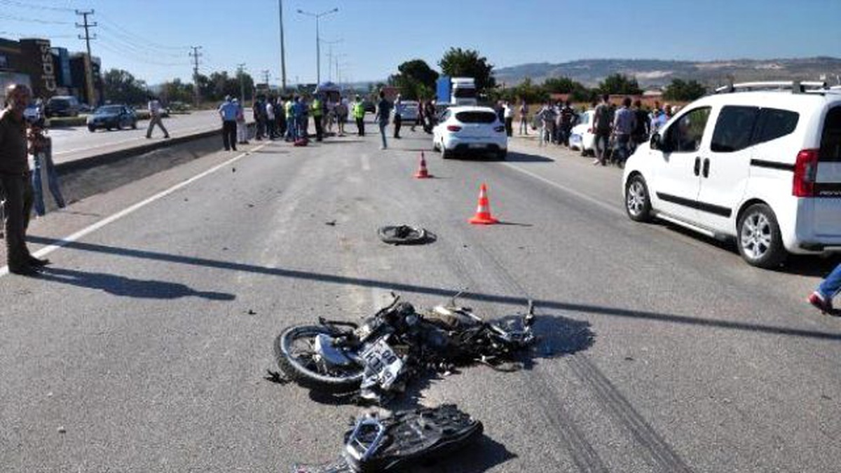 Hafriyat Kamyonları Motosikletli Gençlere Çarptı: 2 Ölü