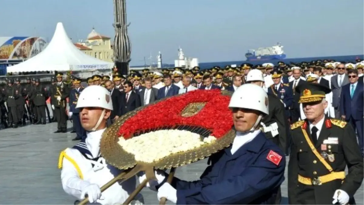 İzmir\'de Zafer Coşkusu Başladı