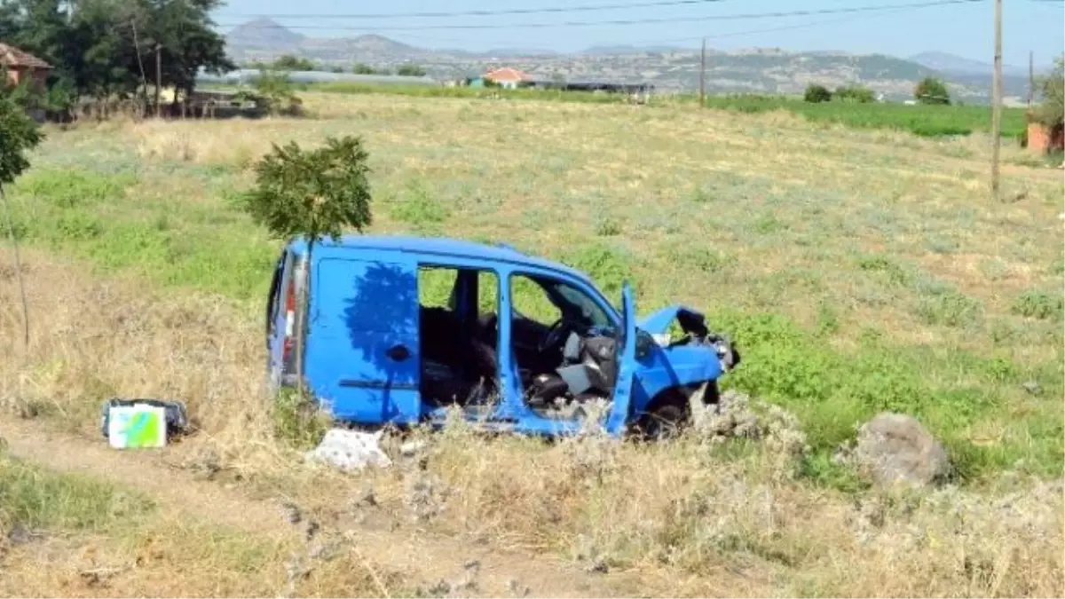 Otomobil Tarlaya Uçtu: 1 Ölü, 3 Yaralı