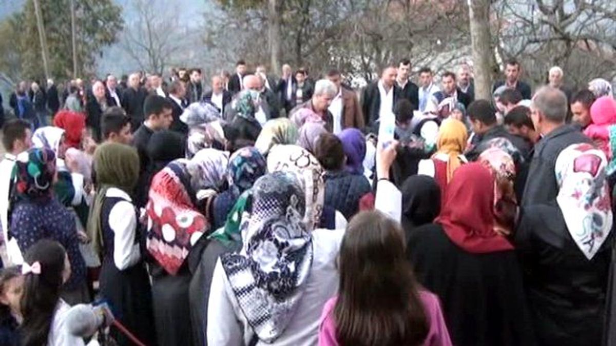 Düğünde Silah Sesine Dayanamayan Gelin Bayıldı