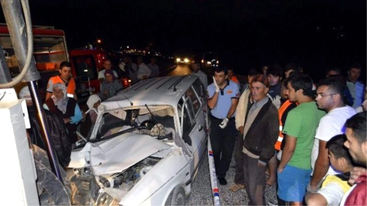 Seydikemer\'de Trafik Kazası: 1 Ölü, 1 Yaralı
