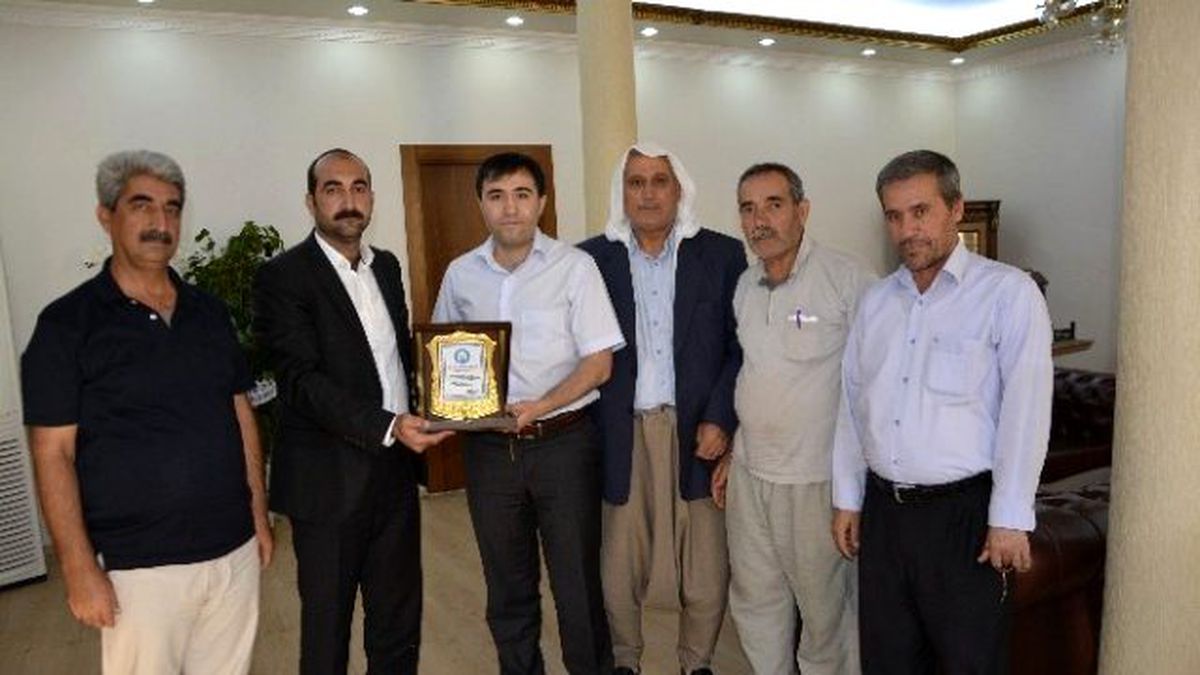 Viranşehir de Zahireciler Derneği\'den Kaymakam Citer\'e Plaket