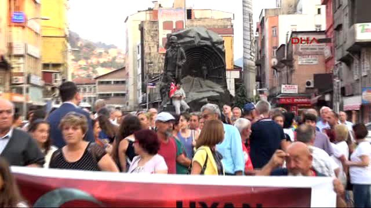 Zonguldak\'ta \'Zafer Bayramı ve Teröre Lanet Yürüyüşü\'