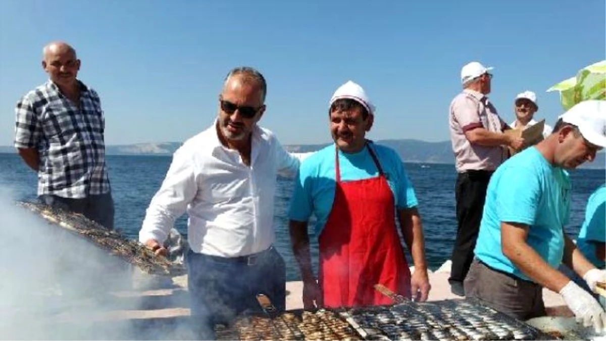 Balık Festivali\'nde 8 Bin Kişiye Balık Ekmek Ziyafeti