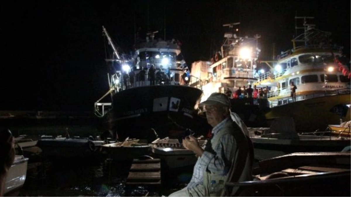 Balıkçılar İlk Ağlarını Atmak İçin Dualarla Uğurlandı