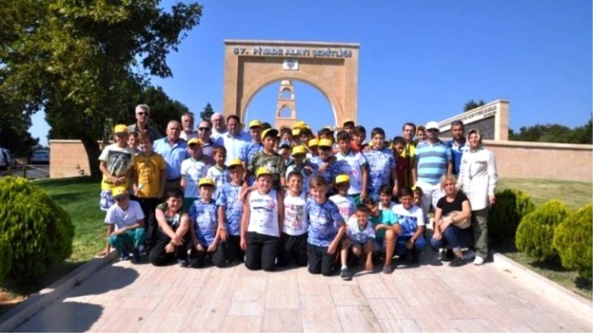 Biga Fenerbahçelilerden 100. Yılda 100 Çocuğa Şehitlik Gezisi