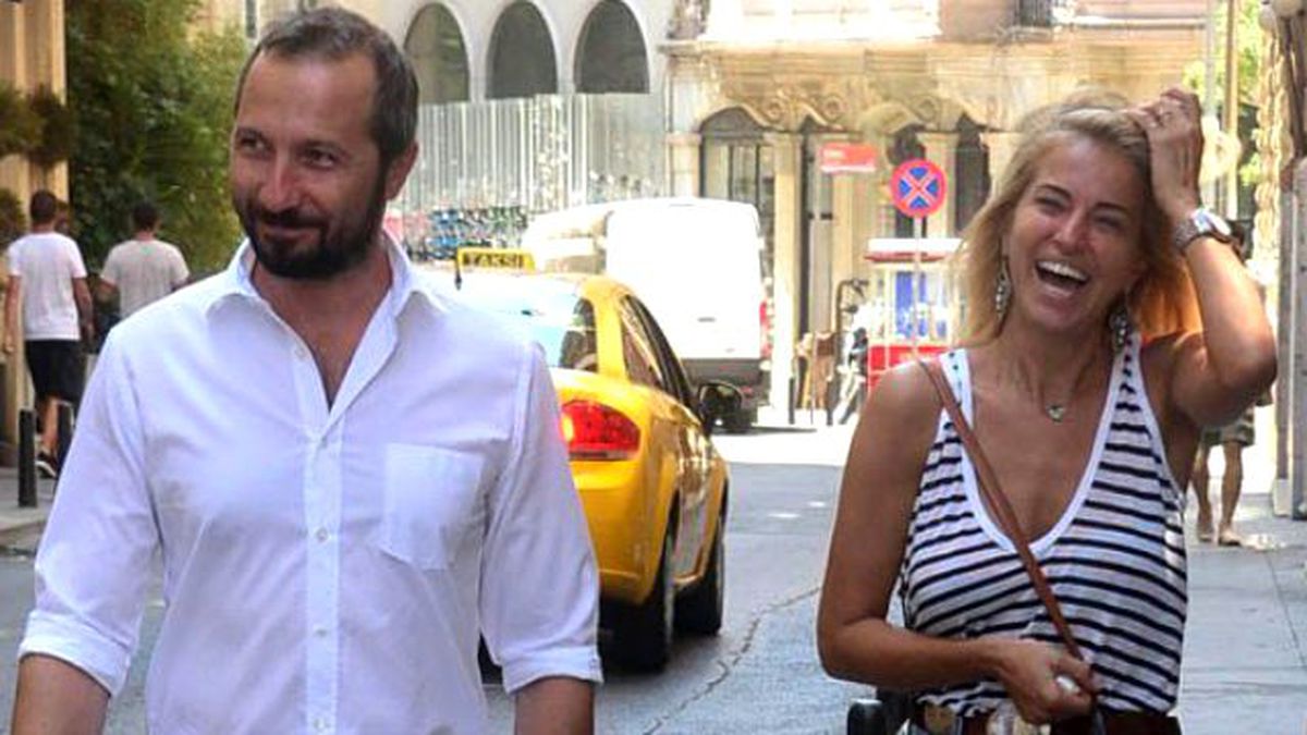 Burcu Esmersoy Sevgilisiyle Yakalandı Kahkahayı Bastı