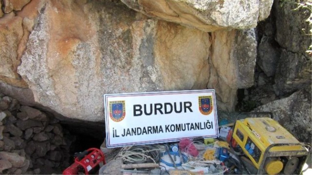 Burdur\'da Jandarma Definecileri Avladı