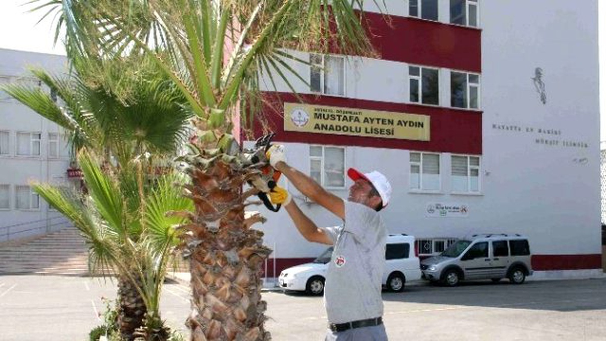 Döşemealtı Belediyesi, Okullarda Bahçe Düzenlemesi Yaptı