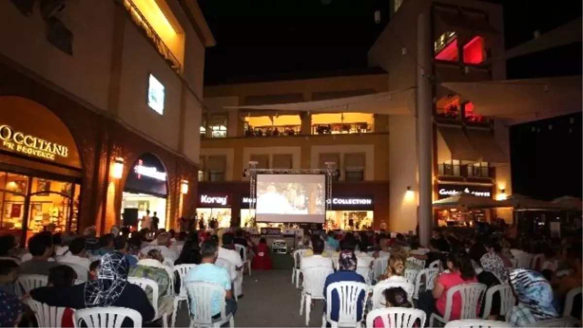 Forum Mersin'de Komedi Filmleri Gösterildi