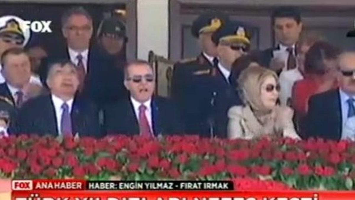 Gösteri Uçağının Protokole Yakın Geçmesi Erdoğan'ı Heyecanlandırdı