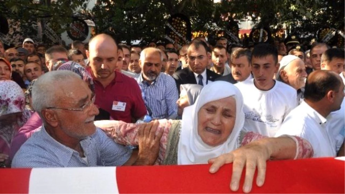 İzmirli Şehit Polis Son Yolculuğuna Uğurlandı