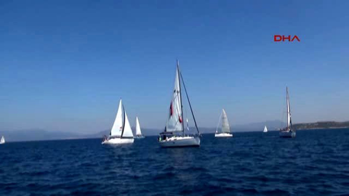 Kuşadası- Zafer Bayramı Denizde Kutlandı
