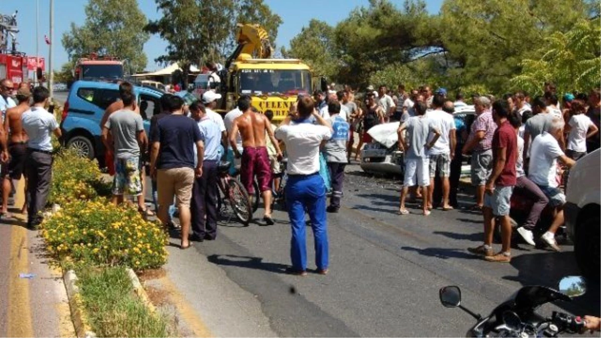 Marmaris\'te Trafik Kazası: 2\'si Ağır 3 Yaralı