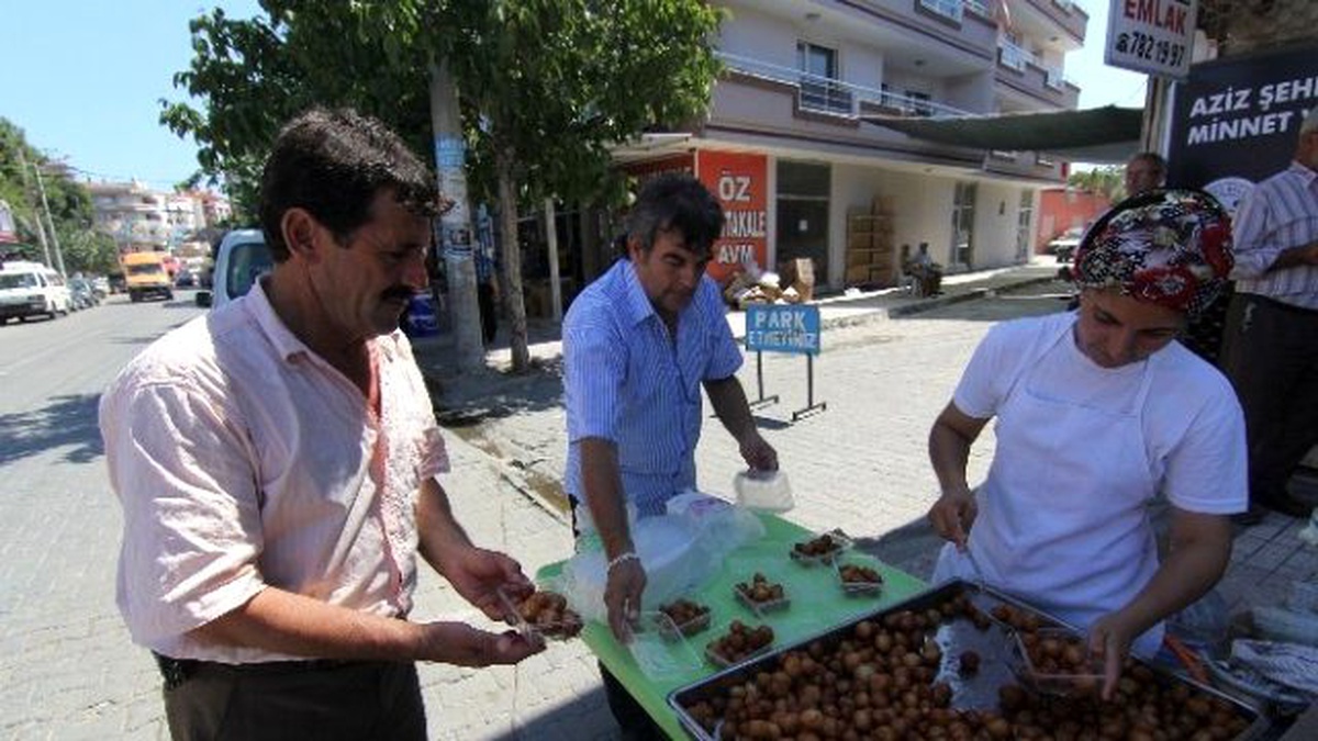 Menderes\'te Şehitler İçin Lokma Döktürüldü