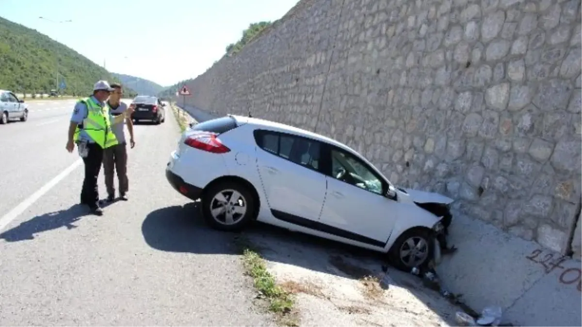 Öğretmen ile Eşi Kazada Yaralandı